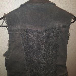 Floral stitching vest! Must have!